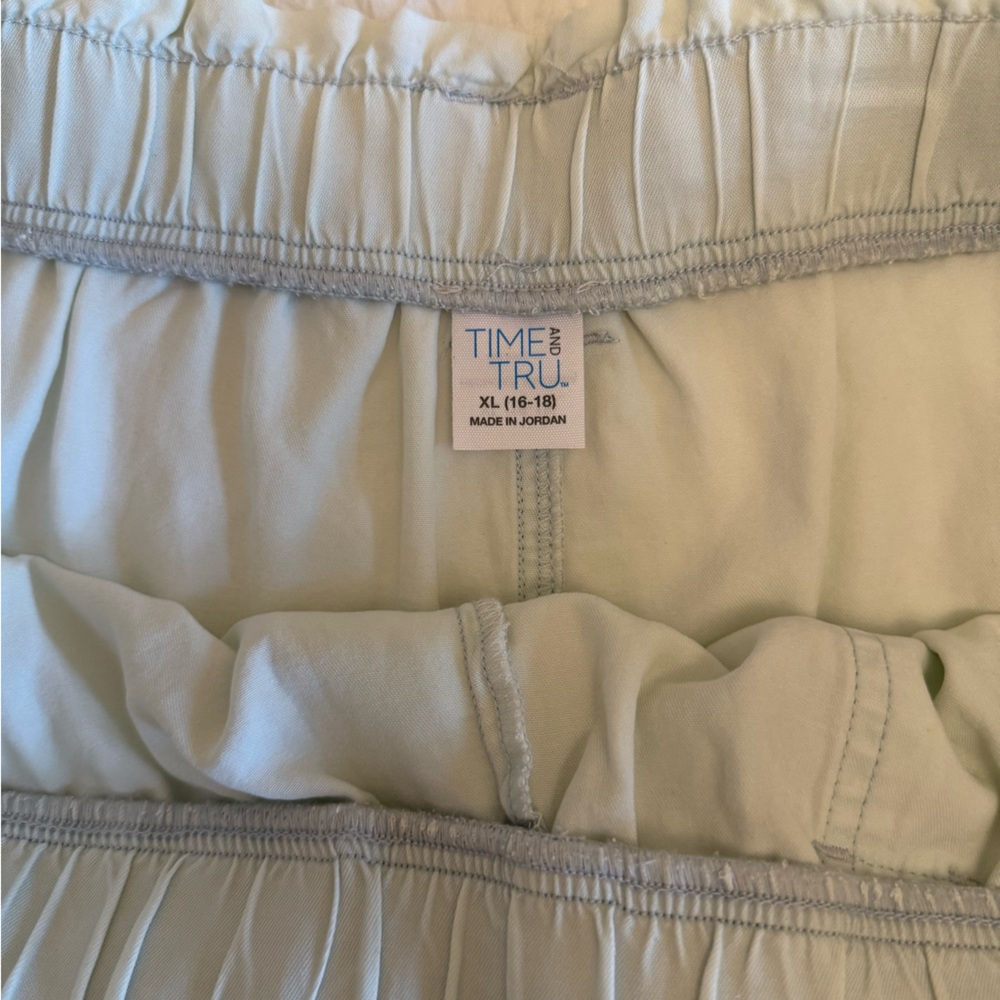 Time and Tru Sunwash Blue Cargo Shorts with Tie-Waist - Picture 6 of 10